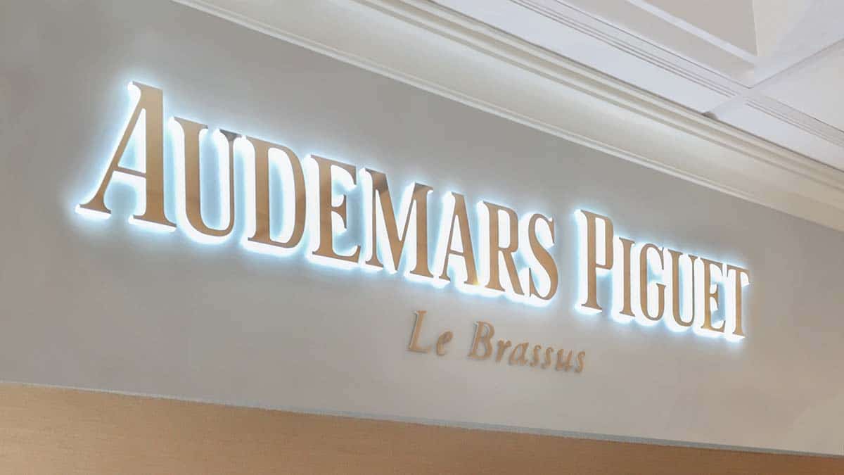 Az Audemars Piguet exkluzív világító logója.